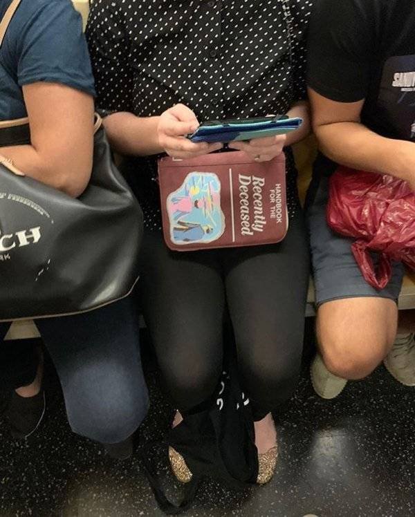 People Reading Interesting Books (44 pics)