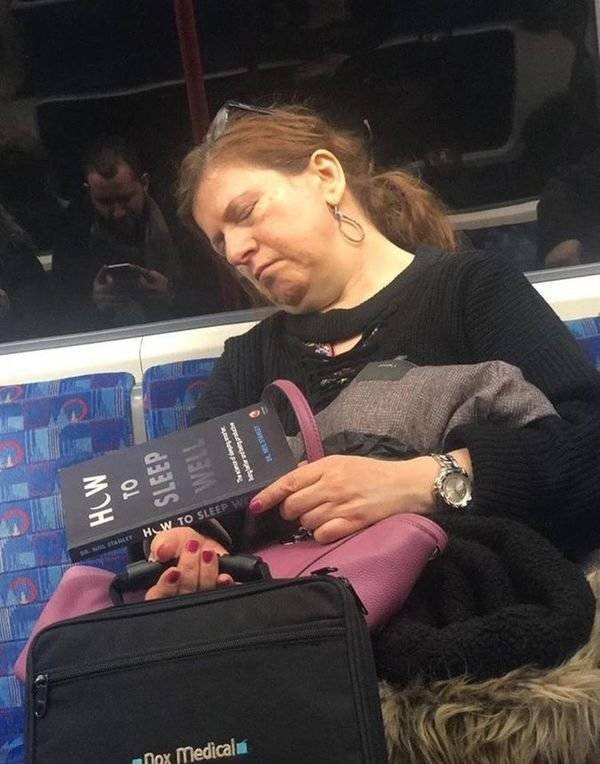 People Reading Interesting Books (44 pics)