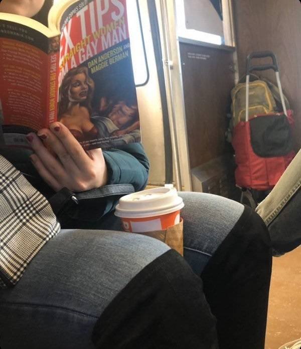 People Reading Interesting Books (44 pics)