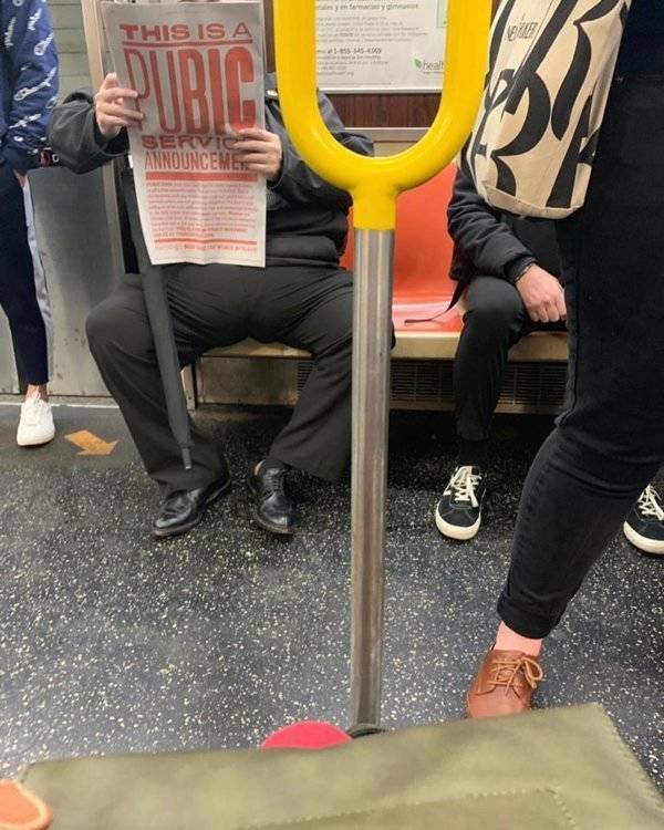People Reading Interesting Books (44 pics)