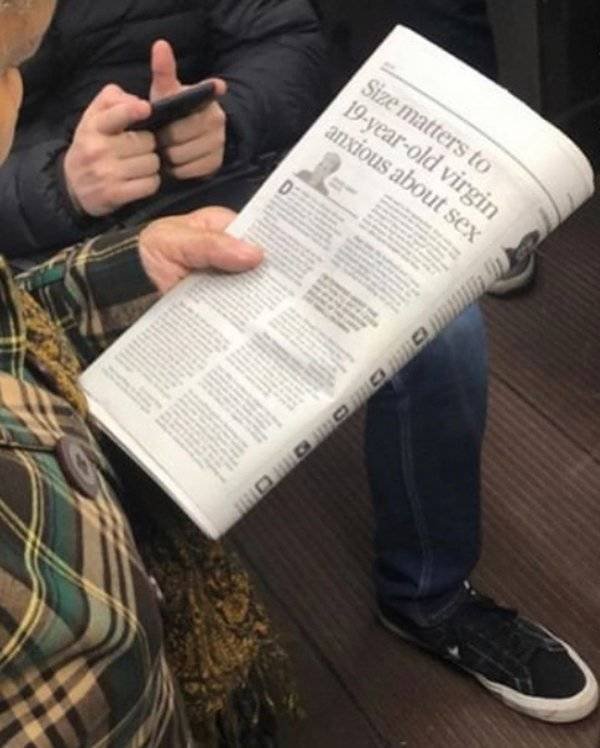 People Reading Interesting Books (44 pics)