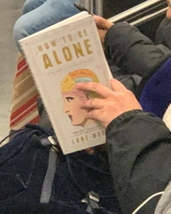People Reading Interesting Books (44 pics)