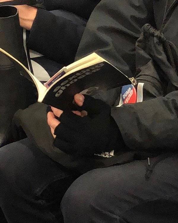 People Reading Interesting Books (44 pics)
