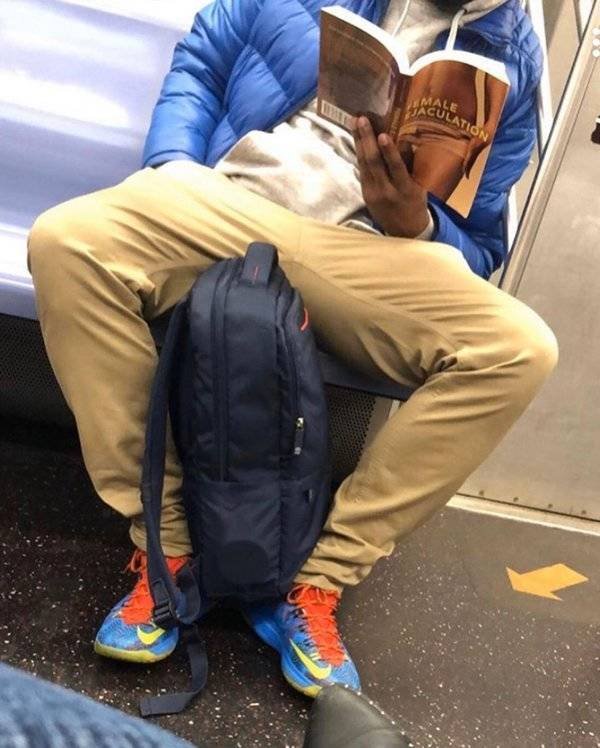 People Reading Interesting Books (44 pics)