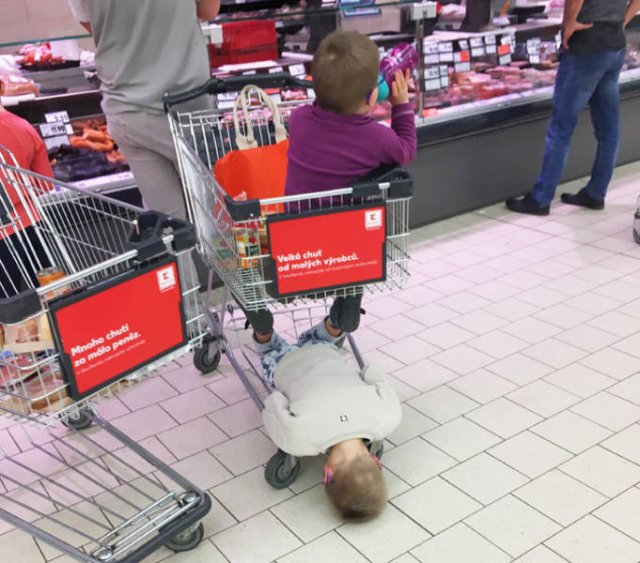 Parenting May Be Exhausting (21 pics) Parenting May Be Exhausting (21 pics)
