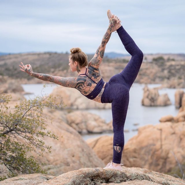 Girls In Yoga Pants (35 pics)