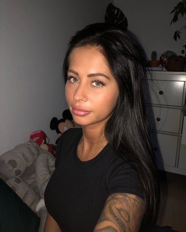 Hot Girls (35 pics)