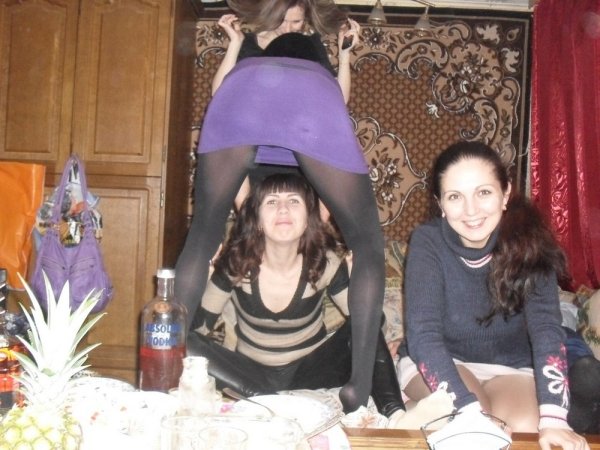 People Doing Strange Things (33 pics)