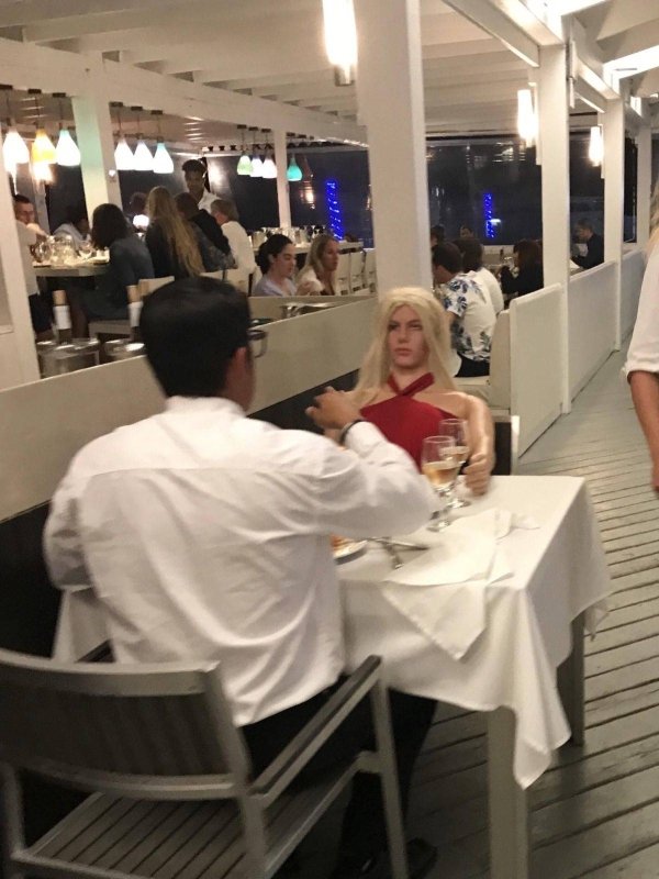 People Doing Strange Things (33 pics)
