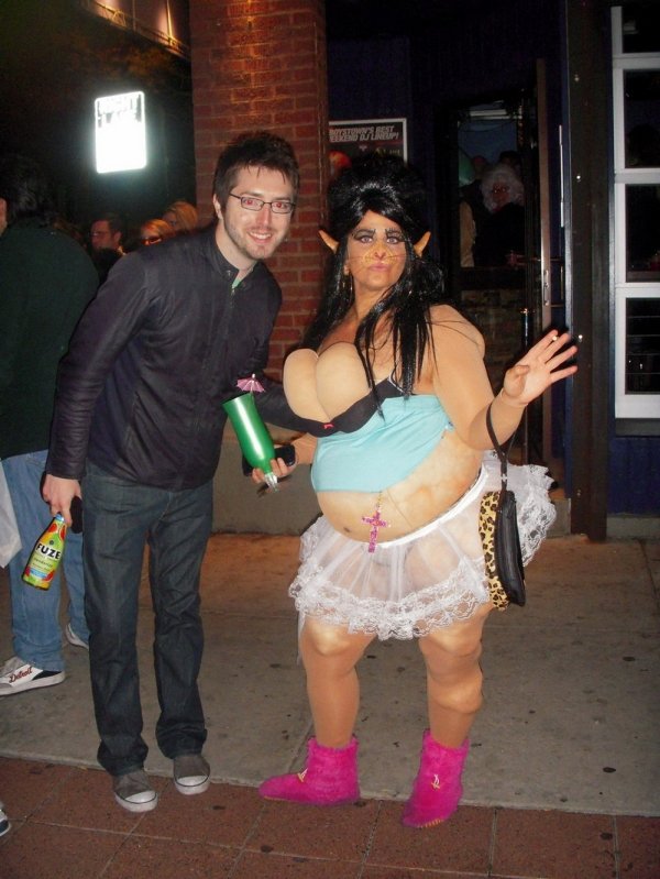 People Doing Strange Things (33 pics)