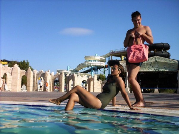 People Doing Strange Things (33 pics)