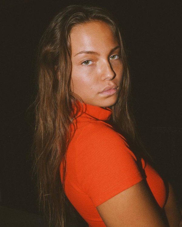 Hot Girls (35 pics)