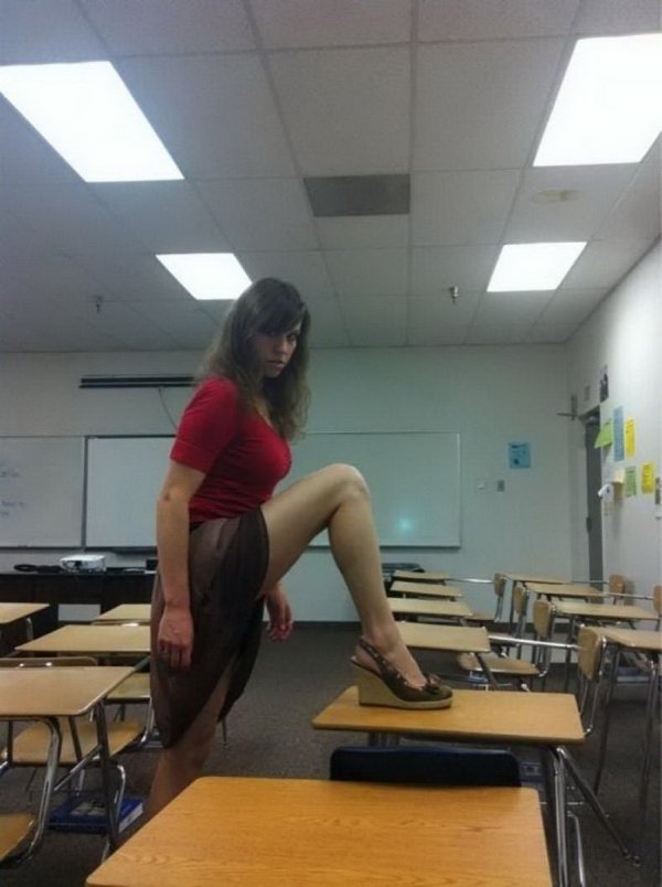 People Doing Strange Things (33 pics)