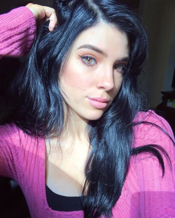Hot Girls (35 pics)