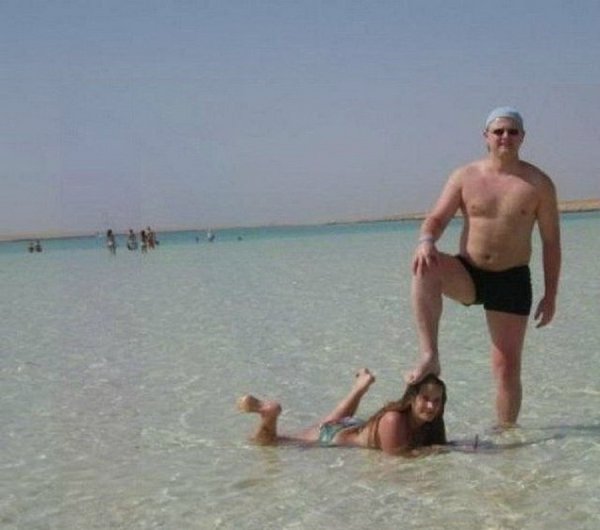 People Doing Strange Things (33 pics)