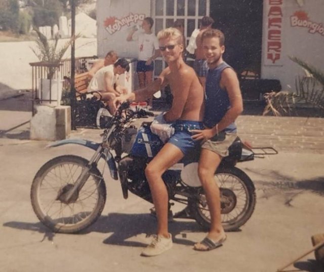 Photos With Celebrities (16 pics)