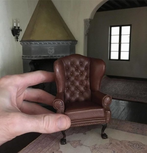 Chris Toledo Creates Miniature Scale Model Rooms (30 pics)