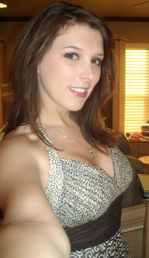 Girls Doing Selfies (70 pics)