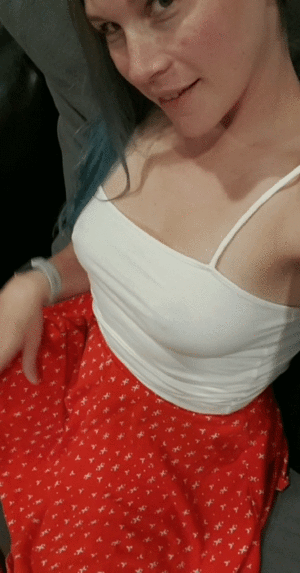 Girls Doing Selfies (70 pics)