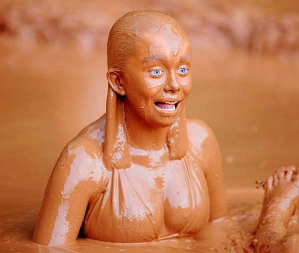 Photoshop Battle: Mud Girl (20 pics)