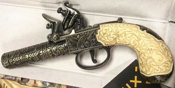 What TSA Confiscated From Passengers (26 pics)