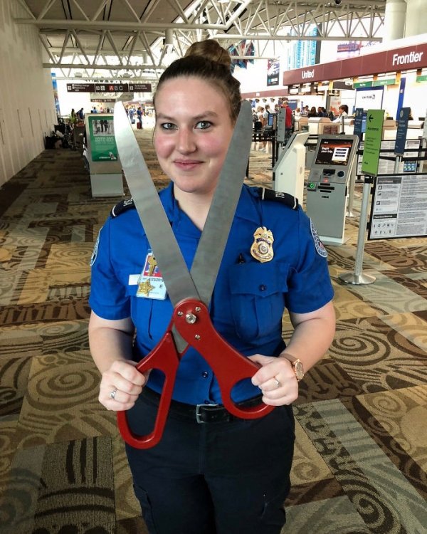 What TSA Confiscated From Passengers (26 pics)