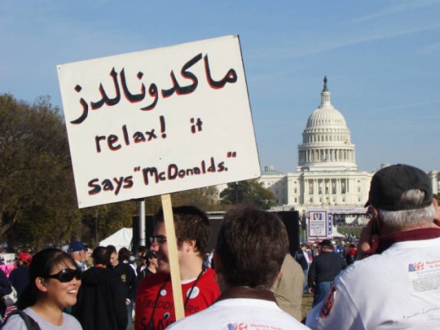 When Trolls Come To Protests (21 pics)