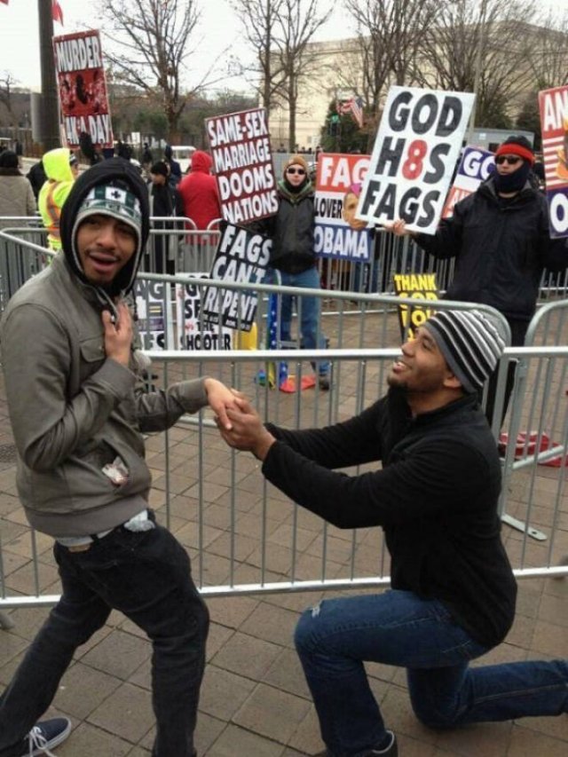 When Trolls Come To Protests (21 pics)