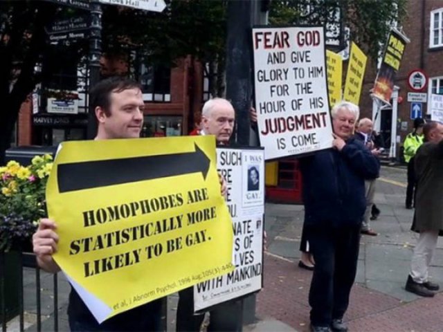 When Trolls Come To Protests (21 pics)