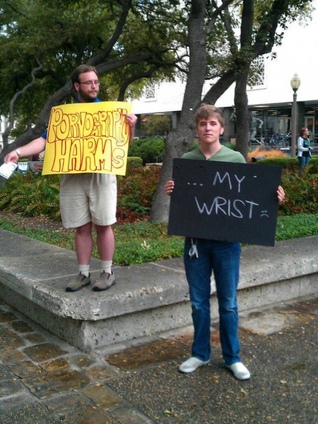 When Trolls Come To Protests (21 pics)