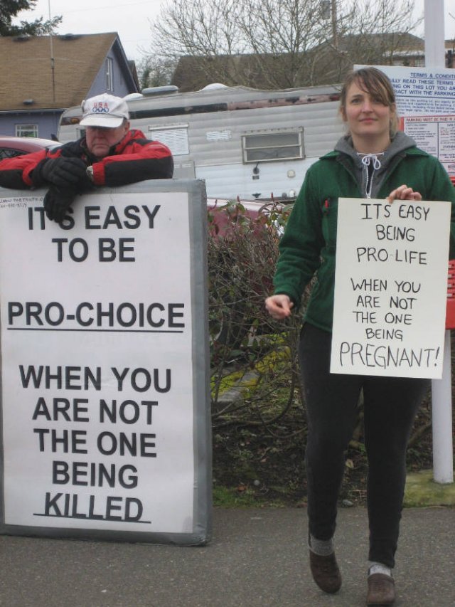 When Trolls Come To Protests (21 pics)