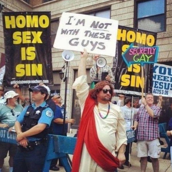 When Trolls Come To Protests (21 pics)