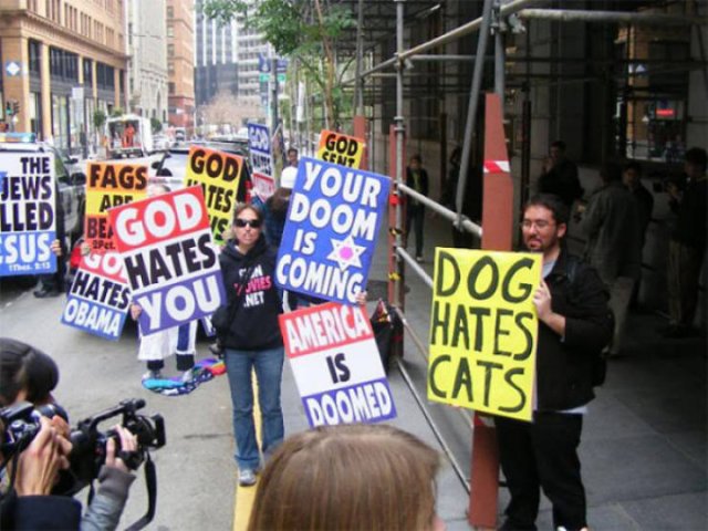 When Trolls Come To Protests (21 pics)