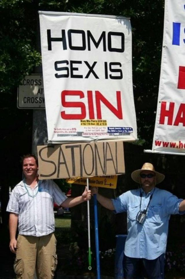 When Trolls Come To Protests (21 pics)