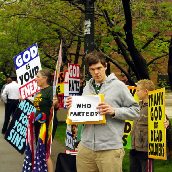 When Trolls Come To Protests (21 pics)