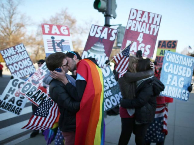 When Trolls Come To Protests (21 pics)