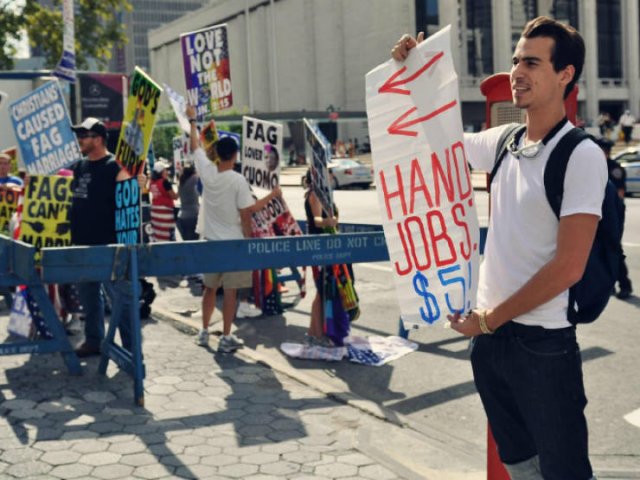 When Trolls Come To Protests (21 pics)