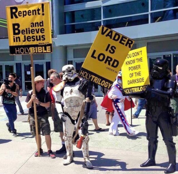 When Trolls Come To Protests (21 pics)
