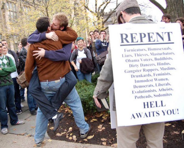 When Trolls Come To Protests (21 pics)