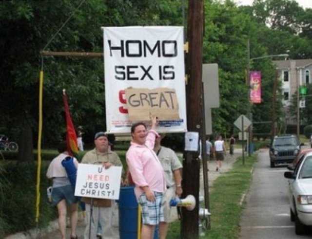 When Trolls Come To Protests (21 pics)