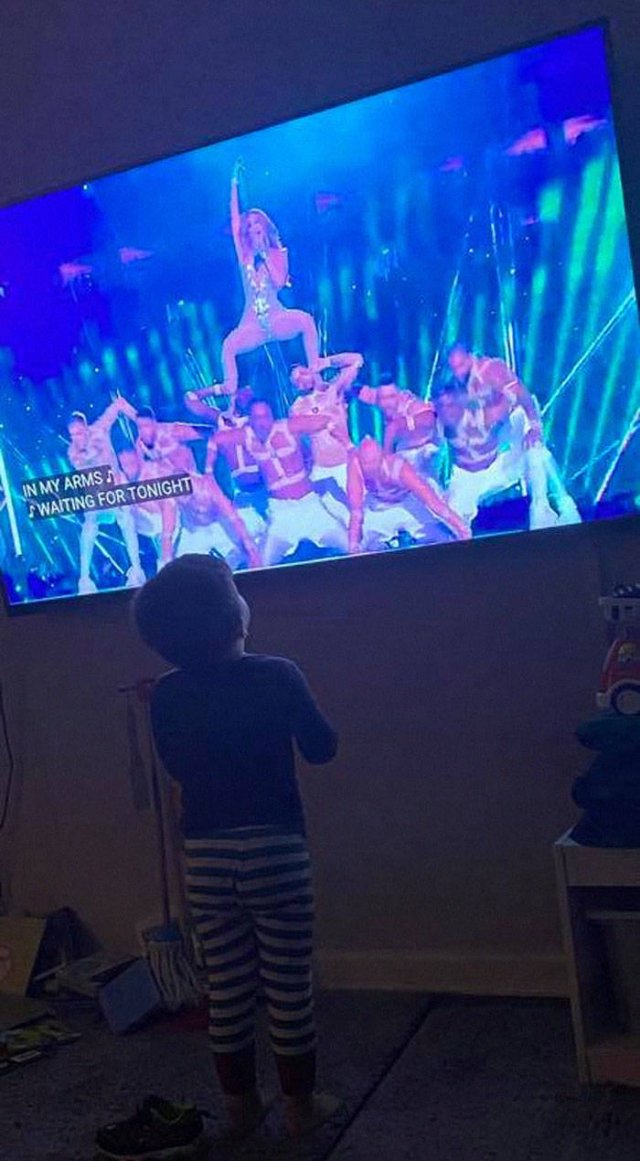 Kids' Reactions To The Super Bowl Halftime Show (32 pics)