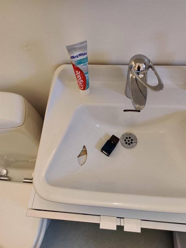 Bad Days Happen (48 pics)