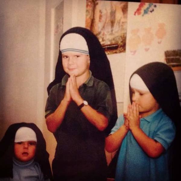 Siblings' Stories (15 pics)