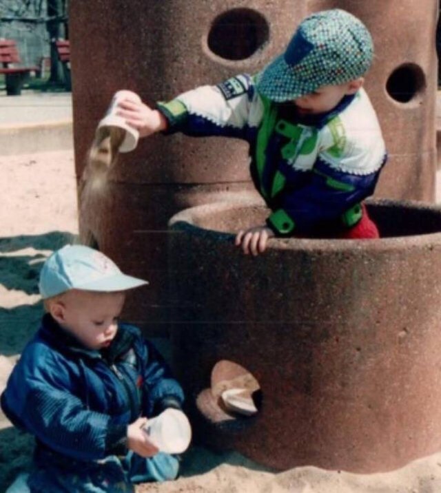 Siblings' Stories (15 pics)