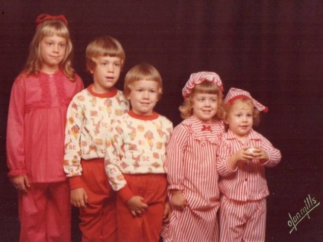 Siblings' Stories (15 pics)