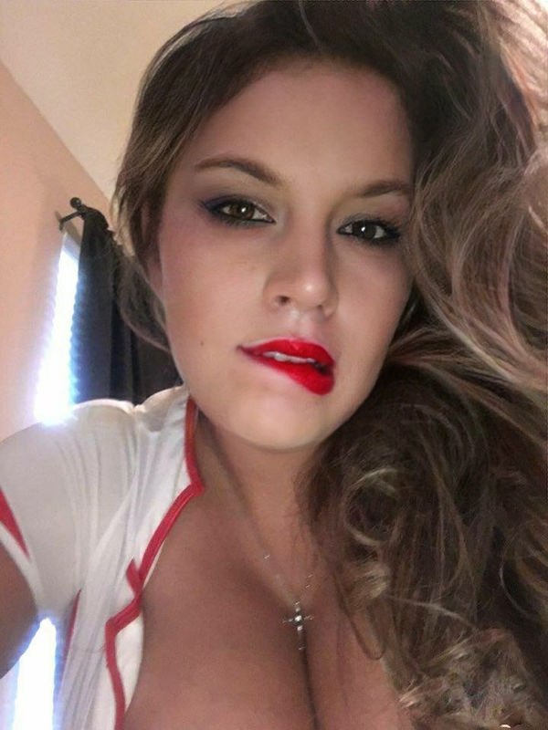 Busty Girls (48 pics)