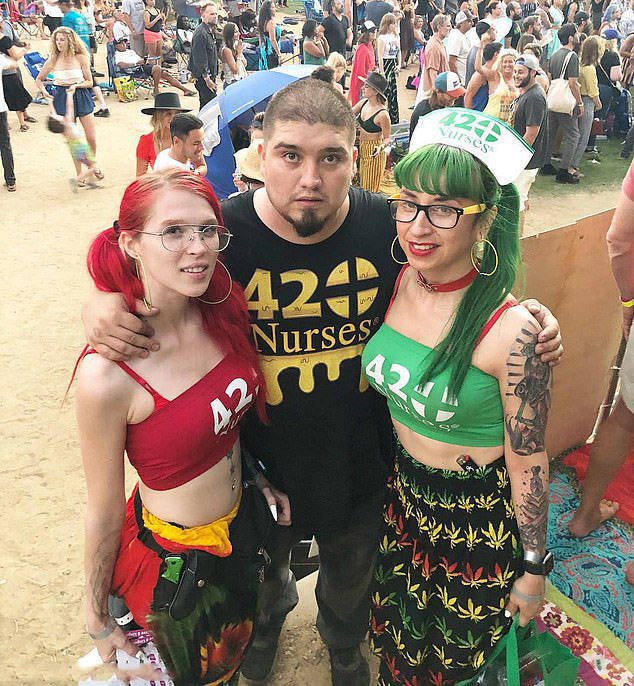 This American Guy Has Two Wives (30 pics)