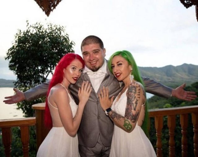 This American Guy Has Two Wives (30 pics)