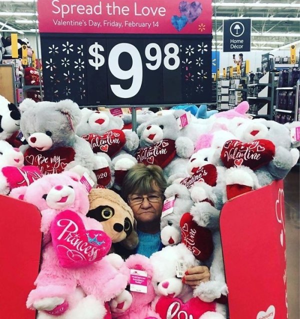 This Walmart Employee Knows How To Sell Products (23 pics)