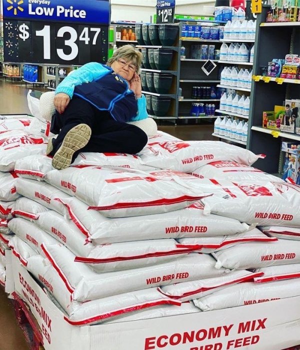This Walmart Employee Knows How To Sell Products (23 pics)